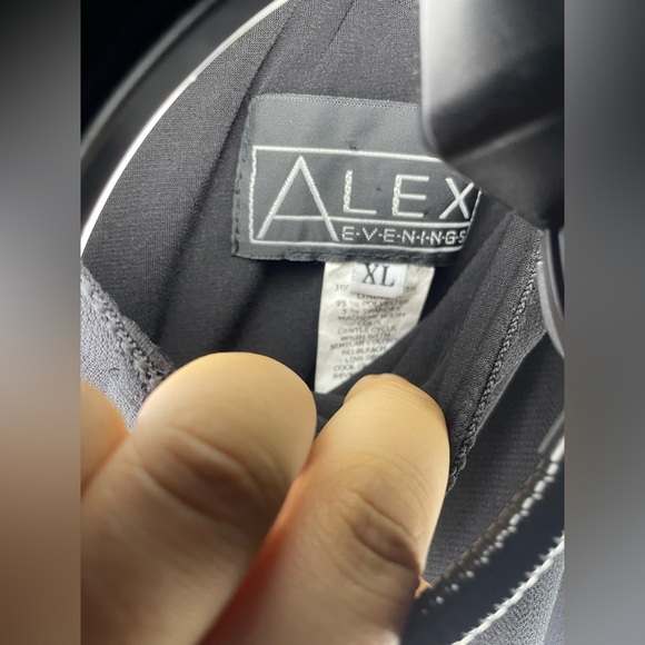 Women’s wide legged dress, pants, size XL - Picture 5 of 7